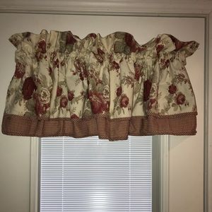 Waverly valances and placemats